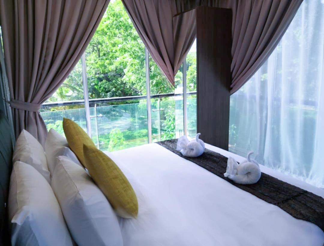 Alia Residence Business Resort Padang Mat Sirat Eksteriør billede